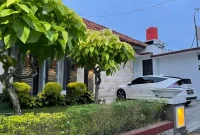 Rumah kost di Purwokerto dengan papan nama sewa, tantangan dan risiko bisnis kost di Purwokerto